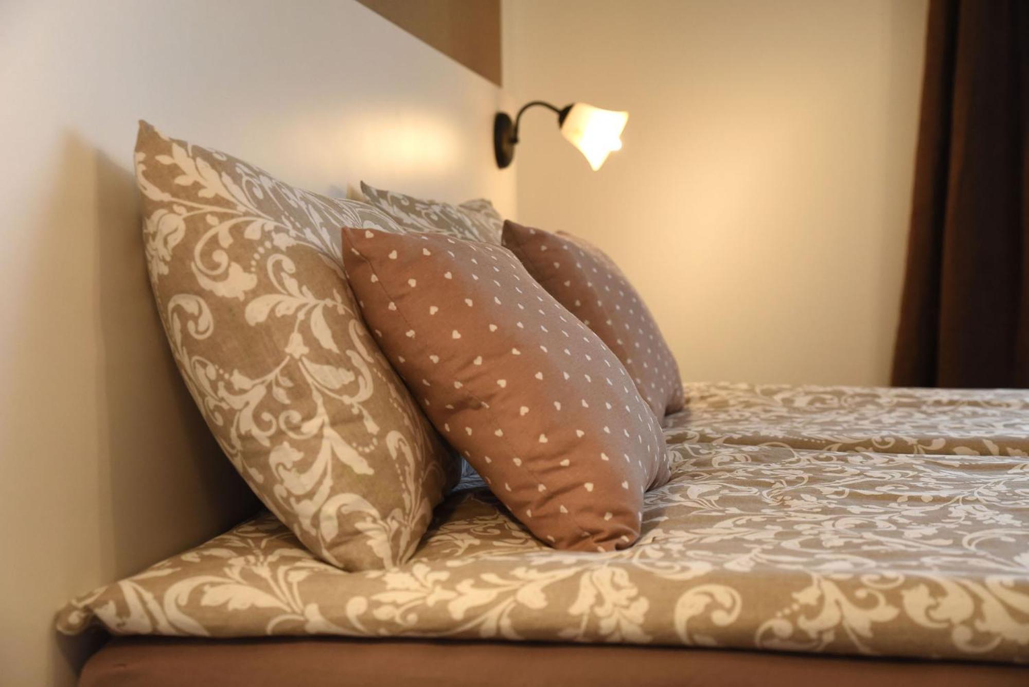 Bed and Breakfast Vi-Li Panzio à Maklár Extérieur photo